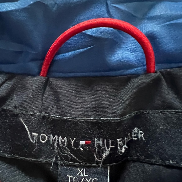 Tommy Hilfiger puffer jacket - Picture 4 of 4